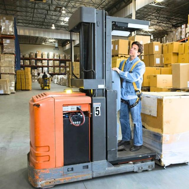 Stand-up Forklift
