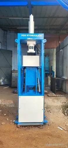 VGS 002 Cement Brick Making Machine | 1000 Bricks/Hour | Hydraulic Press 1
