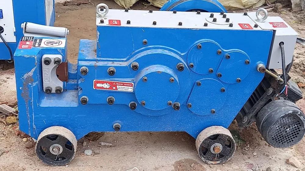 GQ40 Steel Bar Cutting Machine (32mm Capacity) – Portable Electric Rebar Cutter 3