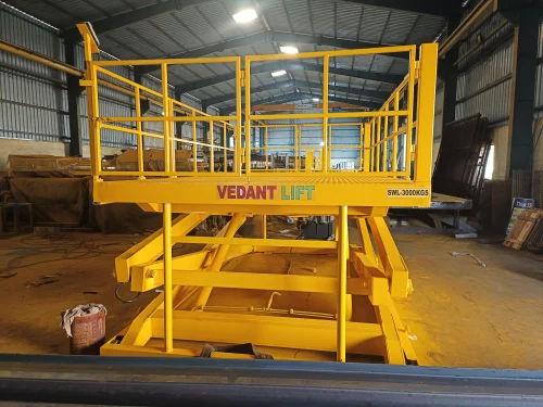 Hydraulic Scissor Lift 2000 Kg Capacity 30 Ft Height | Vedant Lift Warehouse Platform 1