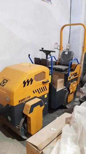 XCMG170 Ride-On Vibrating Roller | 13 HP, 30 kN Force, Hydraulic Drive