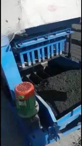 Manual Concrete Block Making Machine 500–1000 Blocks/Hour with Triple Vibrator