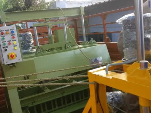 Semi-Automatic Paving Block Making Machine 1000 Blocks/Hour – 440V 6HP