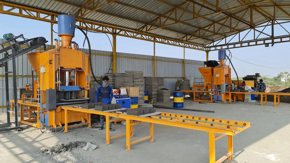 MODEL NO. P/04 Automatic Cement Brick Making Machine | 1000 Bricks/Hour