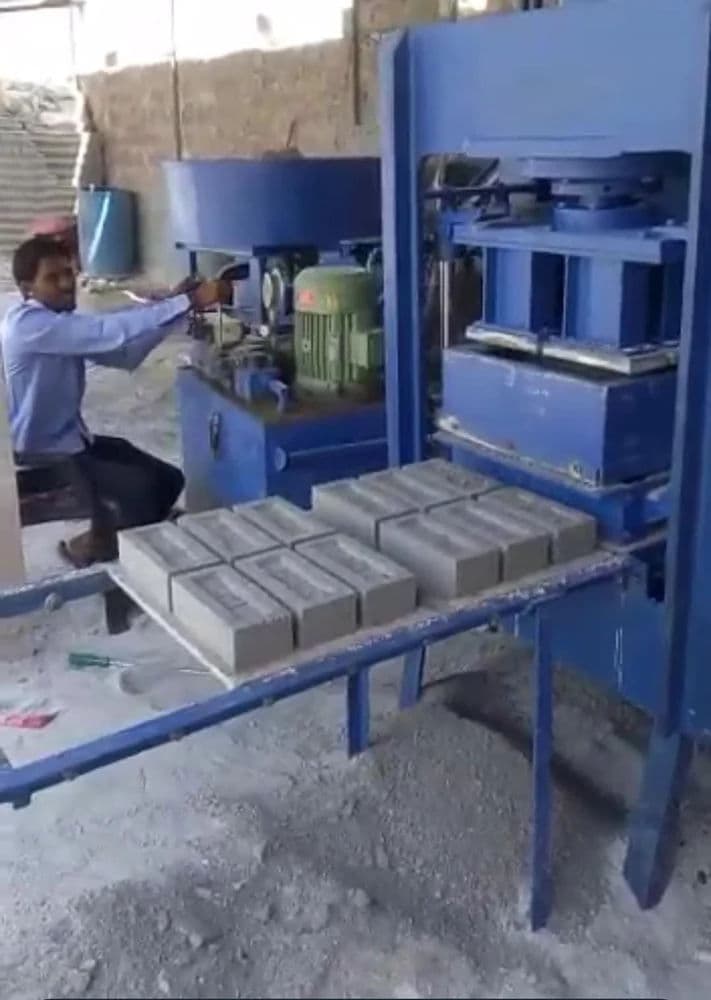 Automatic Cement Brick Making Machine – 2500 Bricks/Hour | Ahmedabad 4