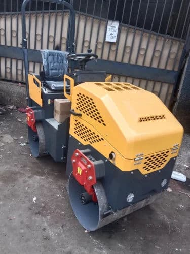 2.5 Ton Double Drum Diesel Vibratory Roller – 12 HP Electric Start | 900 mm Drum Width