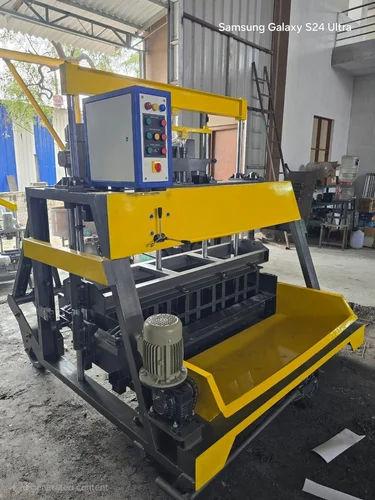Cement Brick Making Machine – 10 Bricks/Stroke | 7.5 HP | Hydraulic Pressure